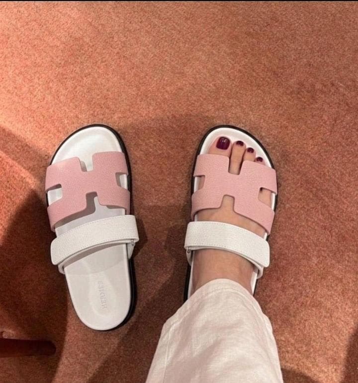 Flat slippers